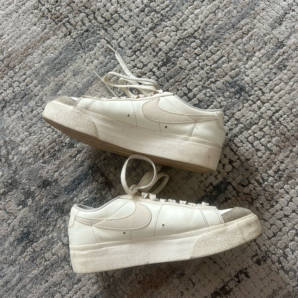 Nike blazer lows